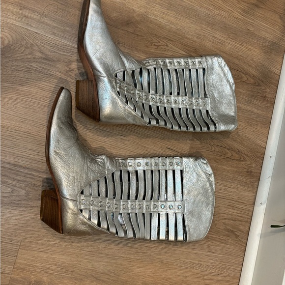 Vintage silver leather cowgirl boots 7 - Picture 3 of 7